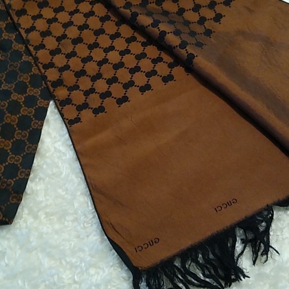 Vintage GUCCI 💯 Pure silk AUTH monogram scarf and a dust bag. - Picture 8 of 15